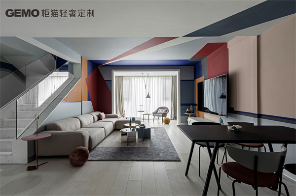 輕奢定制加盟選品牌還是當(dāng)?shù)丶庸S？